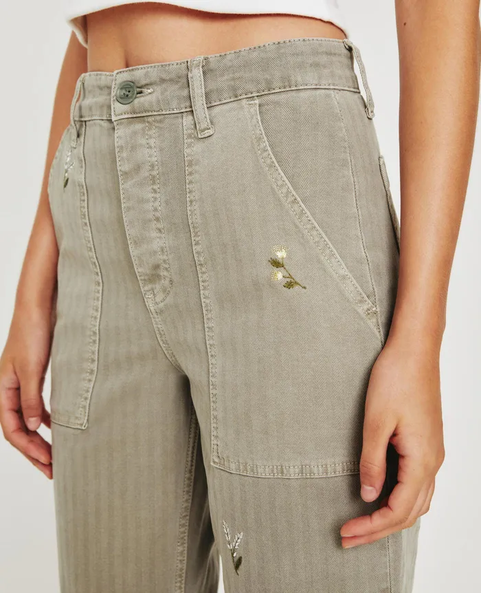 AG Jeans Pants Women Clove Fatigue EB SUPER BLOOM ROCKY RIVER AG Jeans Pants Women Clove Fatigue EB SUPER BLOOM ROCKY RIVER