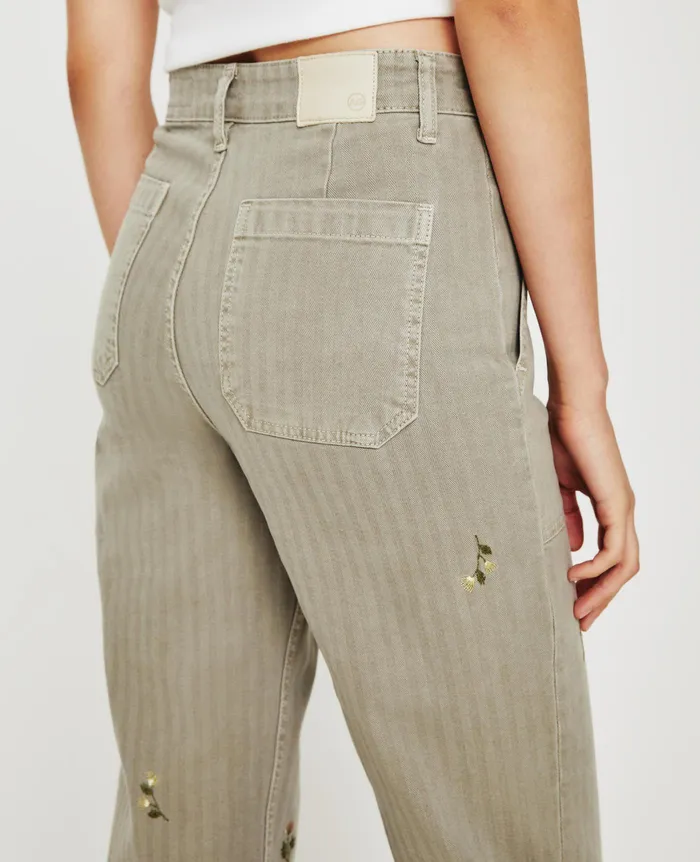 AG Jeans Pants Women Clove Fatigue EB SUPER BLOOM ROCKY RIVER AG Jeans Pants Women Clove Fatigue EB SUPER BLOOM ROCKY RIVER