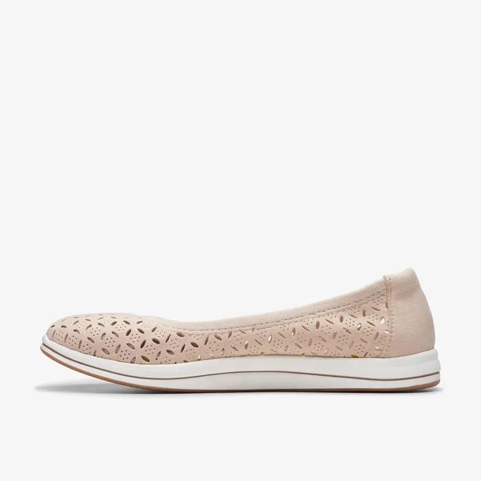 Breeze Roam Light Sand Women Clarks Flats