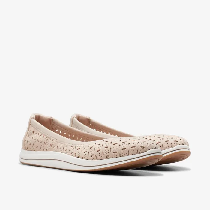 Breeze Roam Light Sand Women Clarks Flats
