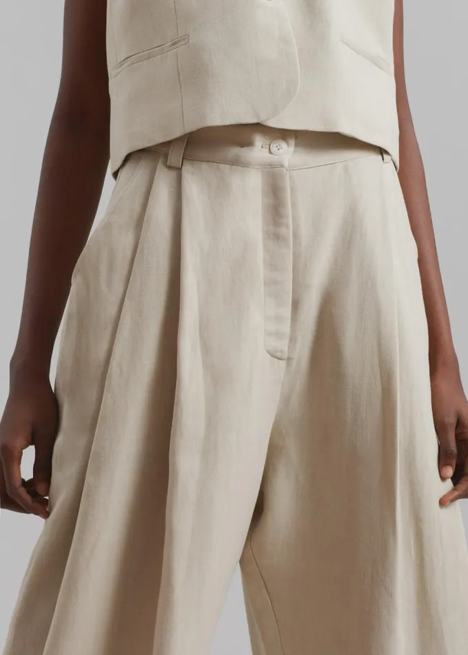 Clothing Women The Frankie Shop Piper Pleated Trousers 8211 Beige