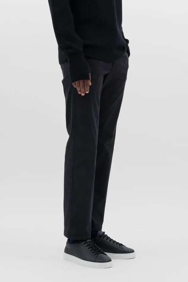 Men Aros Regular Italian Brushed Twill Chino Black Norse Projects Trousers
