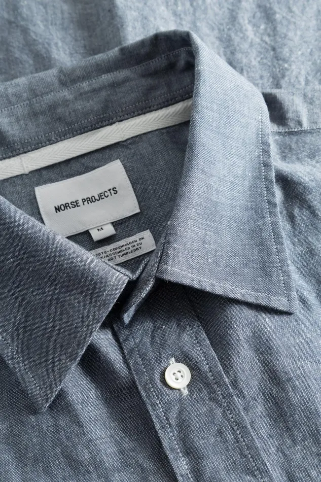 Men Ivan Relaxed Cotton Linen SS Shirt Dark Navy Norse Projects Shirting