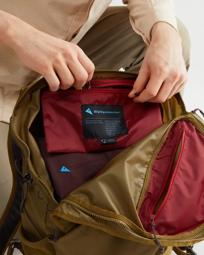MenWomen Gilling Backpack 26L Lightweight Retina Backpack 26L Chaya Sand Klttermusen SingleDay Backpacks 1832l
