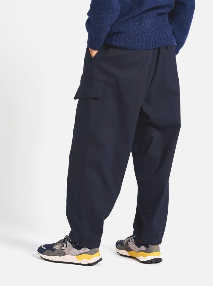 Trousers Men Universal Works Universal Works Loose Cargo Pant In Navy Winter Twill
