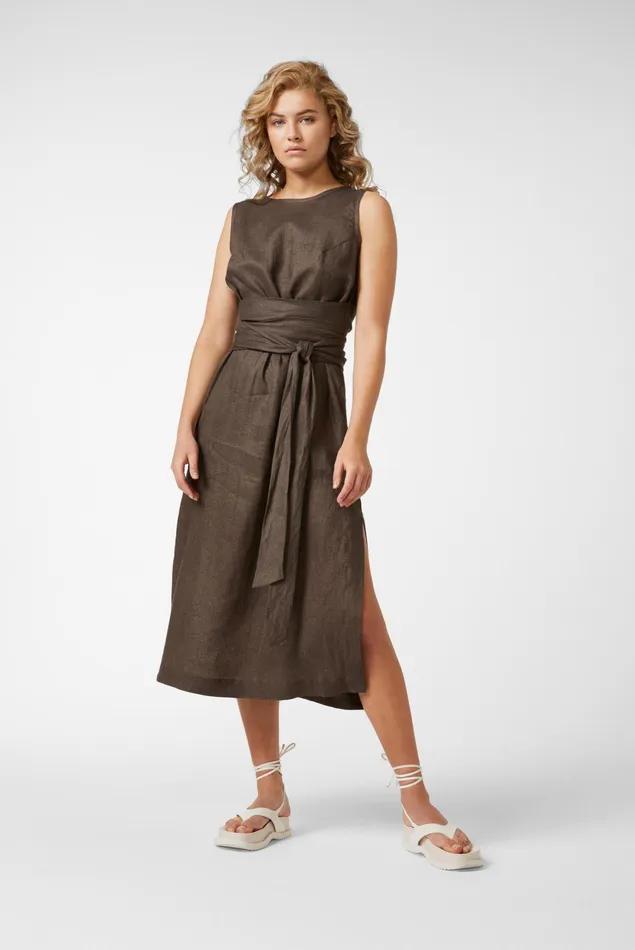 Van Laack Dresses and Skirts Women Sleeveless Midi Dress With Boat Neckline And Waist Belt Made Of Brown Linen Van Laack Dresses and Skirts Women Sleeveless Midi Dress With Boat Neckline And Waist Belt Made Of Brown Linen