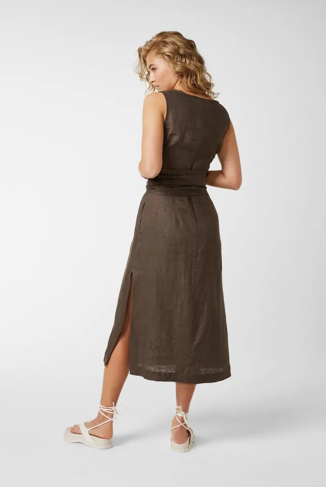 Van Laack Dresses and Skirts Women Sleeveless Midi Dress With Boat Neckline And Waist Belt Made Of Brown Linen Van Laack Dresses and Skirts Women Sleeveless Midi Dress With Boat Neckline And Waist Belt Made Of Brown Linen