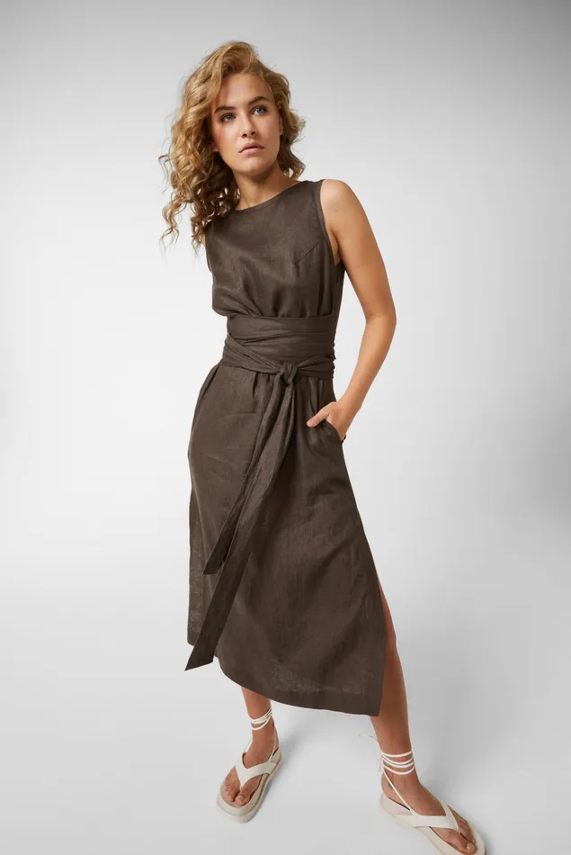 Van Laack Dresses and Skirts Women Sleeveless Midi Dress With Boat Neckline And Waist Belt Made Of Brown Linen Van Laack Dresses and Skirts Women Sleeveless Midi Dress With Boat Neckline And Waist Belt Made Of Brown Linen