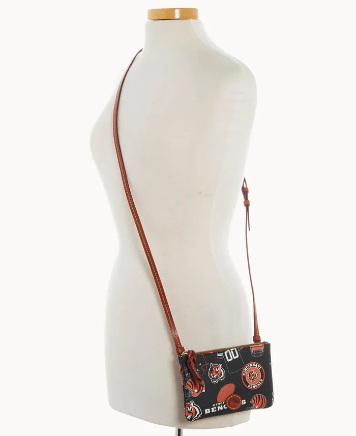 Woman NFL Bengals Top Zip Crossbody Bengals Dooney and Bourke Crossbodies Woman NFL Bengals Top Zip Crossbody Bengals Dooney and Bourke Crossbodies
