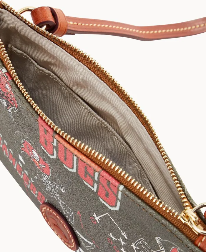 Woman NFL Buccaneers Top Zip Crossbody Buccaneers Dooney and Bourke Crossbodies Woman NFL Buccaneers Top Zip Crossbody Buccaneers Dooney and Bourke Crossbodies