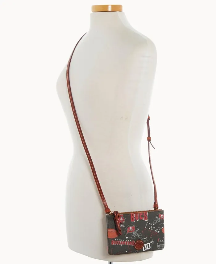 Woman NFL Buccaneers Top Zip Crossbody Buccaneers Dooney and Bourke Crossbodies Woman NFL Buccaneers Top Zip Crossbody Buccaneers Dooney and Bourke Crossbodies
