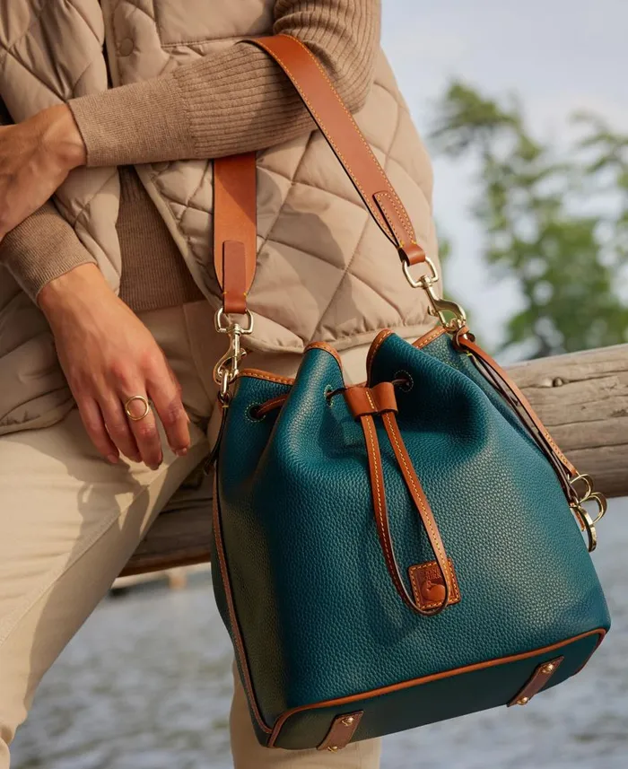 Woman Pebble Grain Drawstring Black Dooney and Bourke Shoulder Bags Woman Pebble Grain Drawstring Black Dooney and Bourke Shoulder Bags