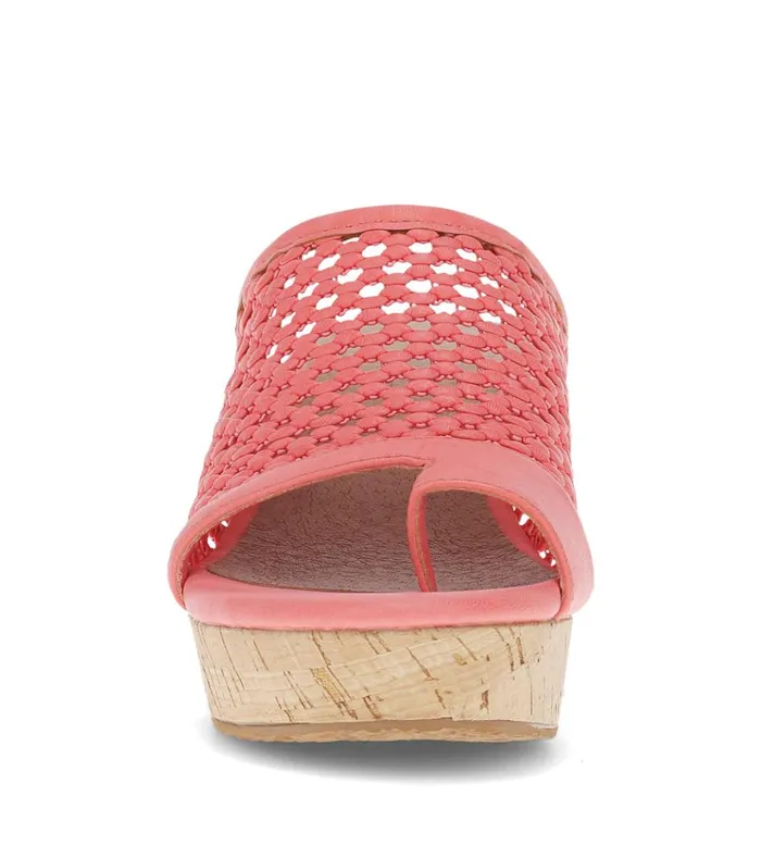 Women Bethie Wedge Sandal Coral Cove Baretraps Wedge Sandals