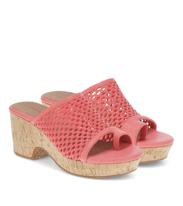 Women Bethie Wedge Sandal Coral Cove Baretraps Wedge Sandals