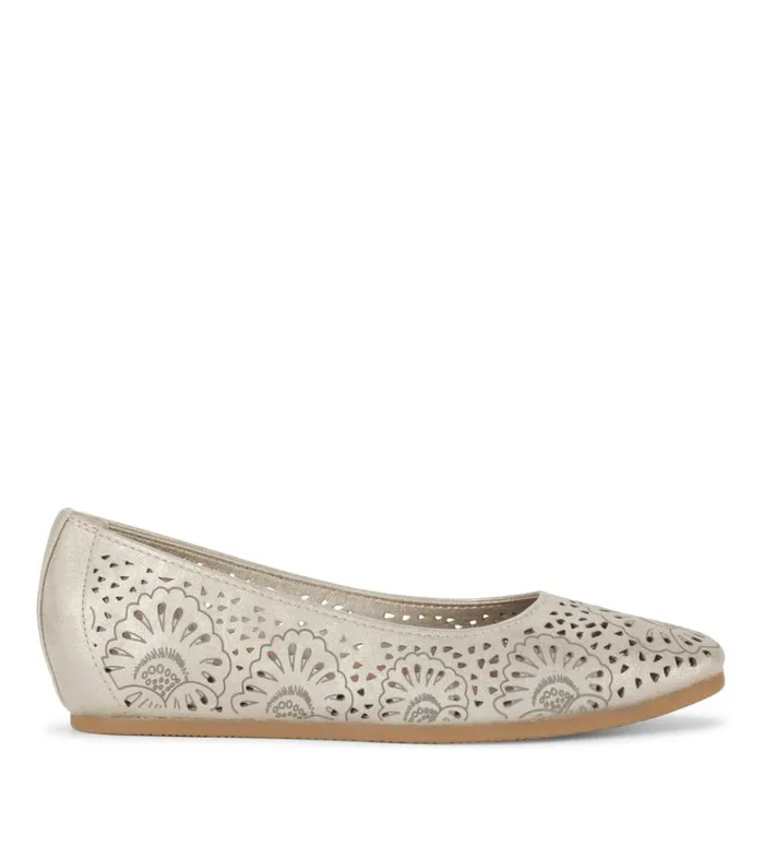 Women Chika Casual Flat Champagne Baretraps Flats and Loafers