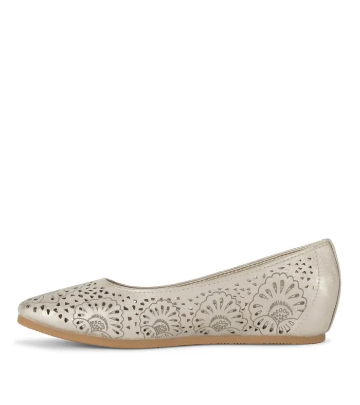 Women Chika Casual Flat Champagne Baretraps Flats and Loafers