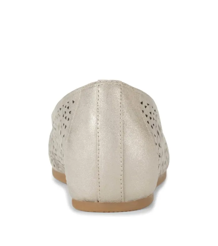 Women Chika Casual Flat Champagne Baretraps Flats and Loafers