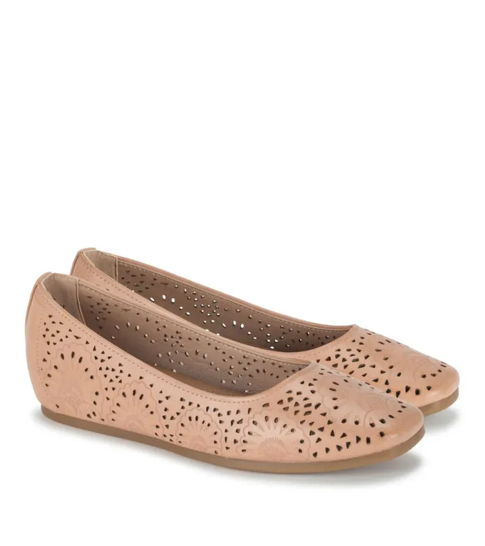 Women Chika Casual Flat Rouge Baretraps Flats and Loafers