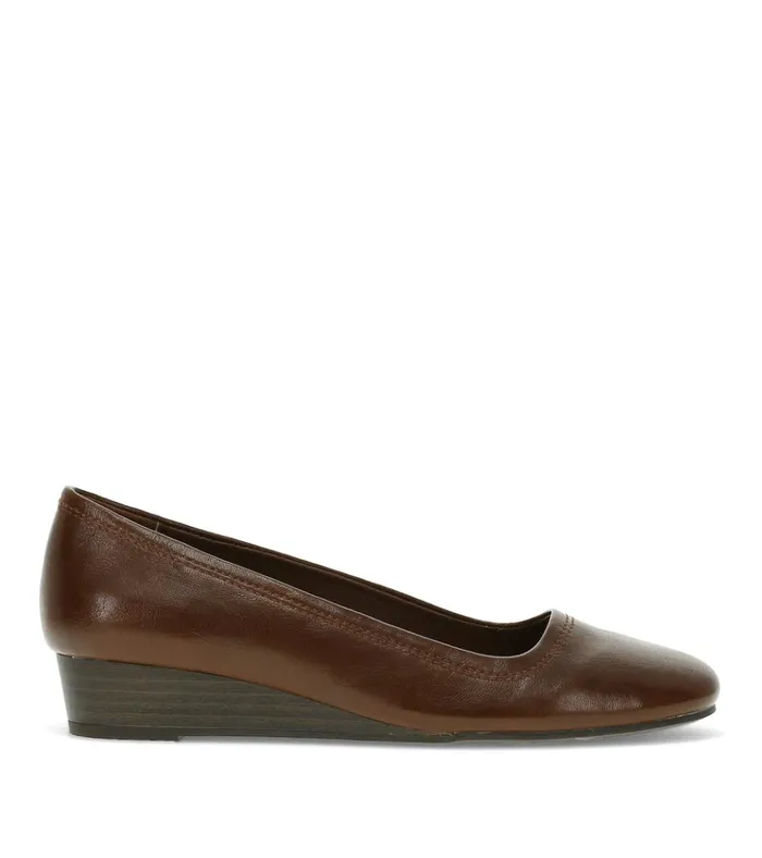 Women Covette Wedge Slip On Bloodstone Baretraps Flats and Loafers