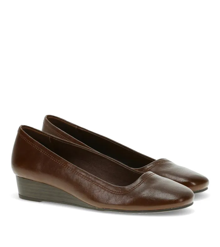 Women Covette Wedge Slip On Bloodstone Baretraps Flats and Loafers