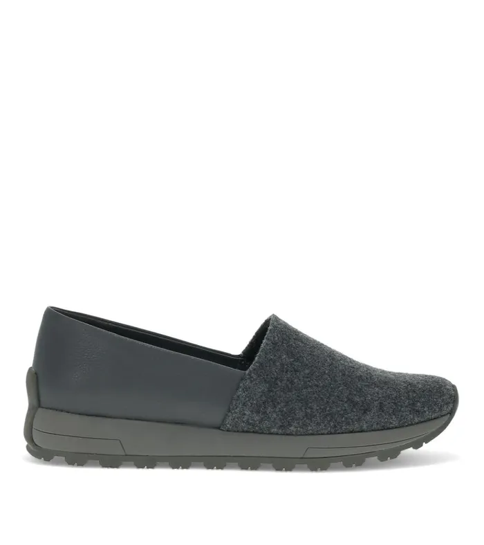 Women Gennie Slip On Dark Grey Baretraps Sneakers