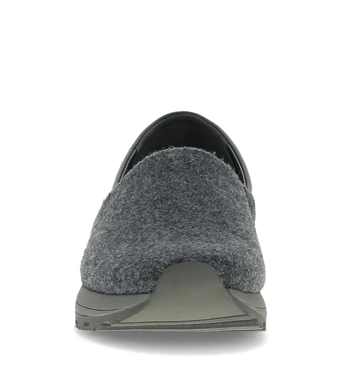 Women Gennie Slip On Dark Grey Baretraps Sneakers