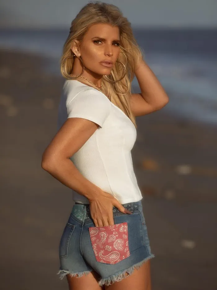 Women Hug Me High Rise Short In Lovey Dovey Jessica Simpson Bottoms