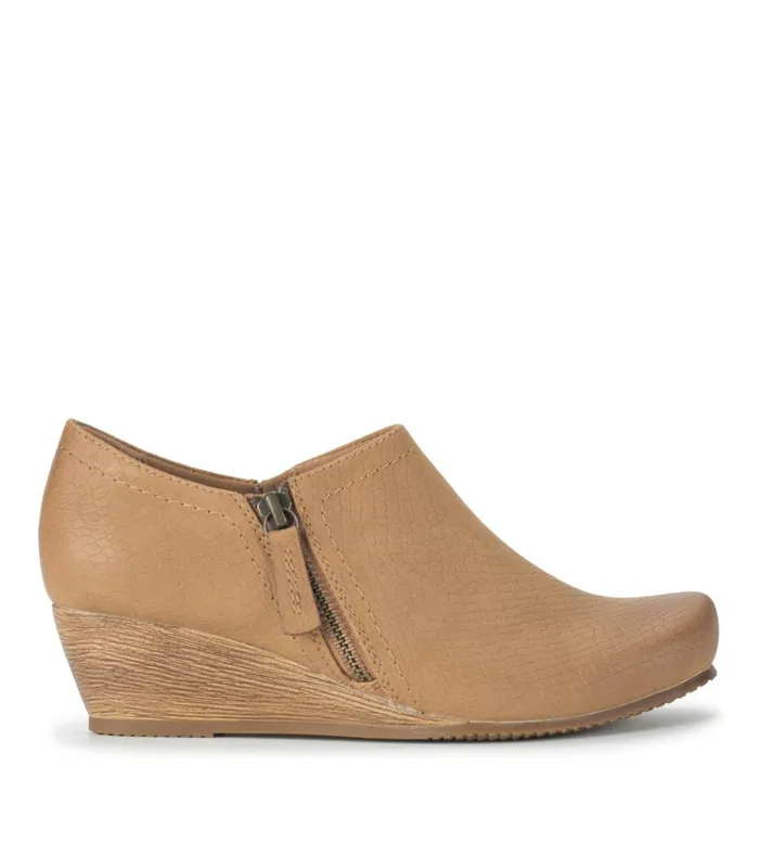 Women Louise Wedge Ankle Bootie Sandstone Baretraps Booties