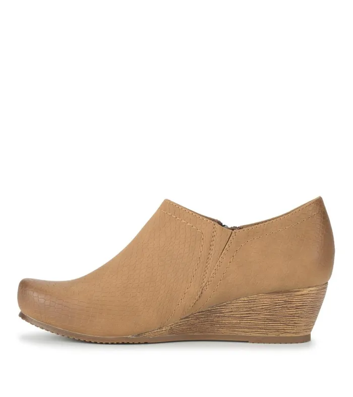Women Louise Wedge Ankle Bootie Sandstone Baretraps Booties