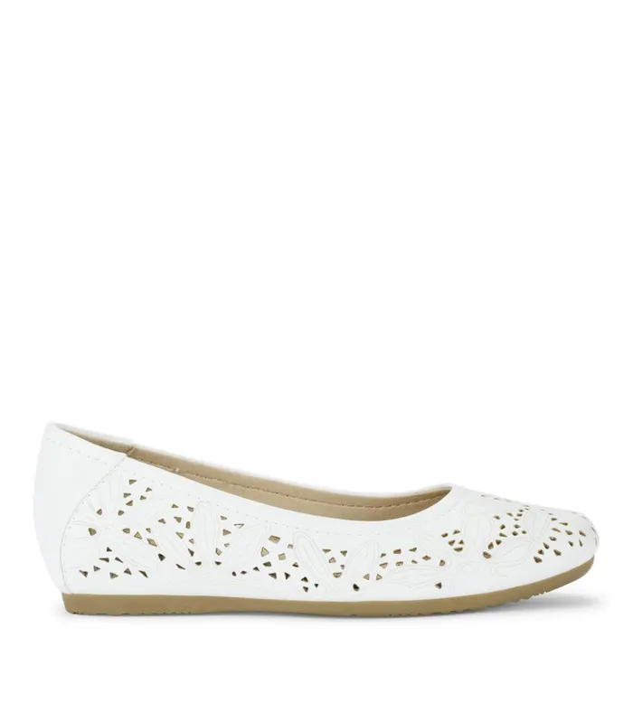 Women Mariah Casual Flat White Baretraps Flats and Loafers
