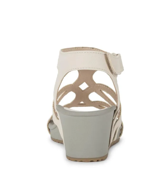 Women Raeanne Wedge Sandal Cream Baretraps Rebound Sandals