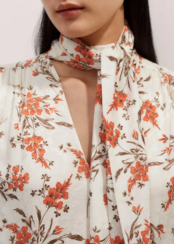 Women Scattered Floral Print Pussybow Blouse Orange Spicelight Creammulti MEEM