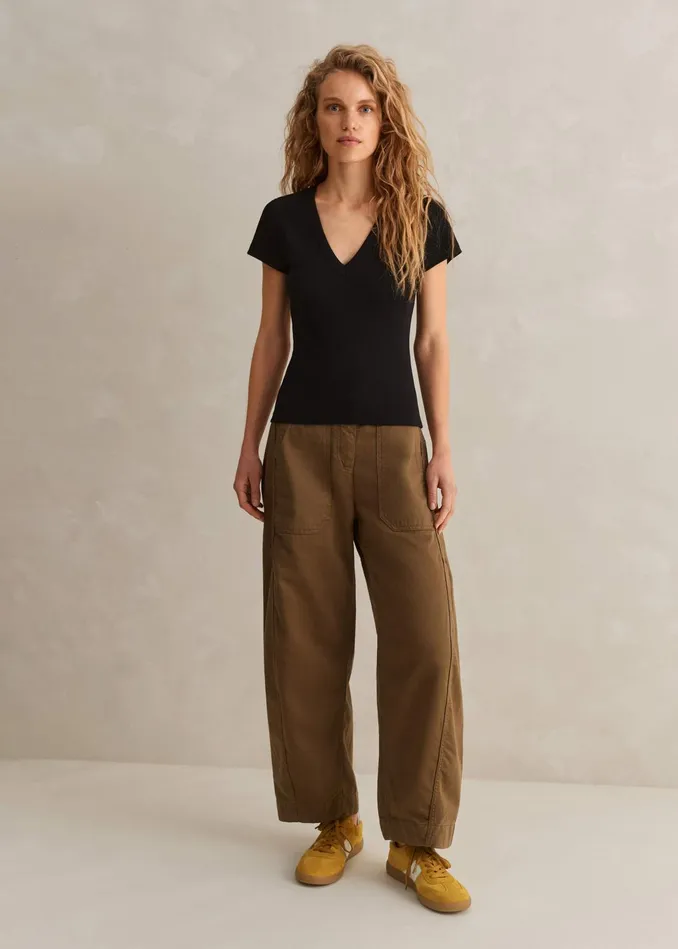 Women Ultimate Fitted Rib VNeck Tee Black MEEM