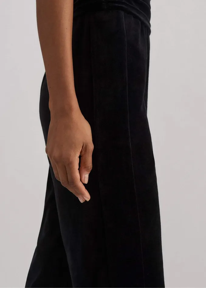 Women Velour Slim Crop Pant Black MEEM