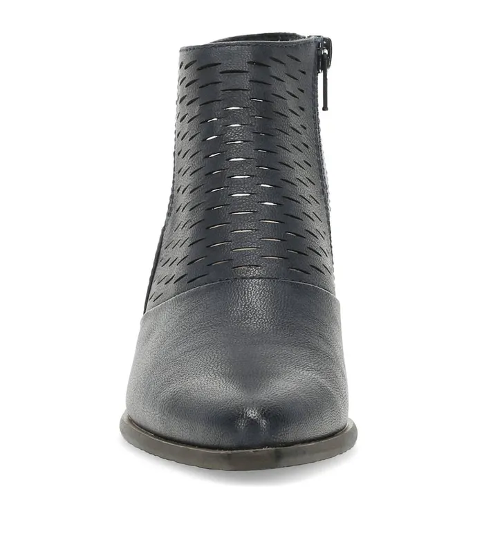 Women Yangley Block Heel Bootie Navy Baretraps Booties